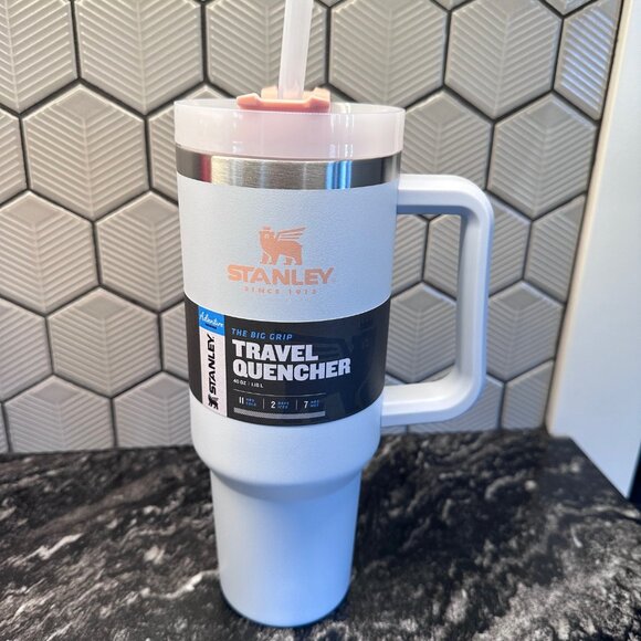 STANLEY - Cloud - Picture 1 of 3